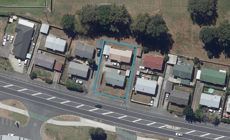 82 Kahikatea Drive, Melville, Hamilton - Carousel 1