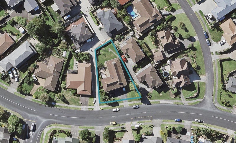 21 Lexington Drive, Botany Downs, Auckland - Carousel 1