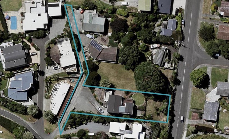 8 Kohutuhutu Road, Raumati Beach, Paraparaumu - Carousel 1