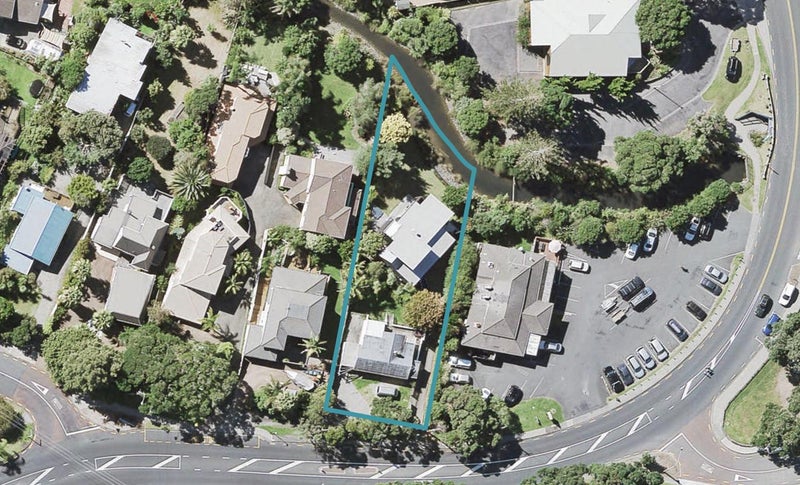 2/468 Beach Road, Murrays Bay, Auckland - Carousel 1