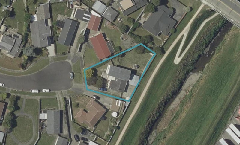 8 Waltham Court, Cloverlea, Palmerston North - Carousel 1