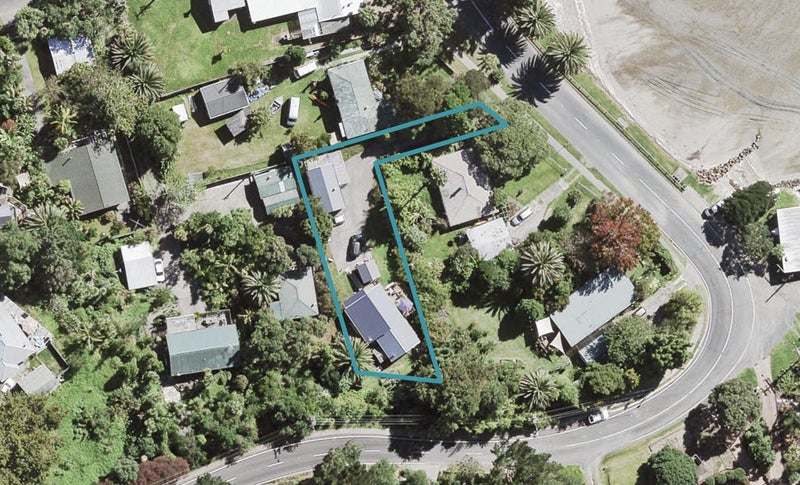 11 Sandys Parade, Laingholm, Auckland - Carousel 1