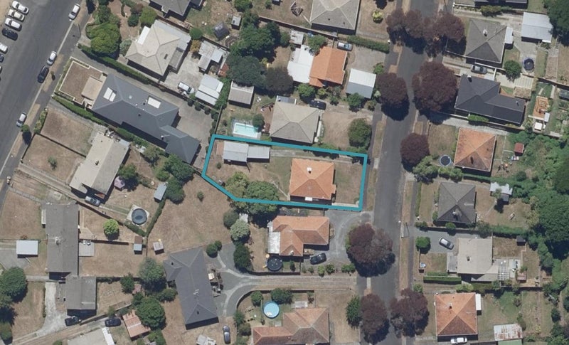 13 Galway Avenue, Hamilton East, Hamilton - Carousel 1