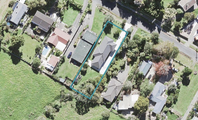 17 Grassmere Road, Henderson Valley, Auckland - Carousel 1