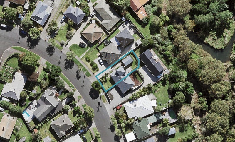 57 Premier Avenue, Point Chevalier, Auckland - Carousel 1