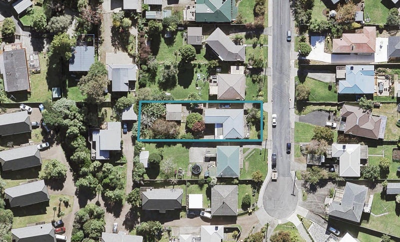 9 Springside Place, New Lynn, Auckland - Carousel 1