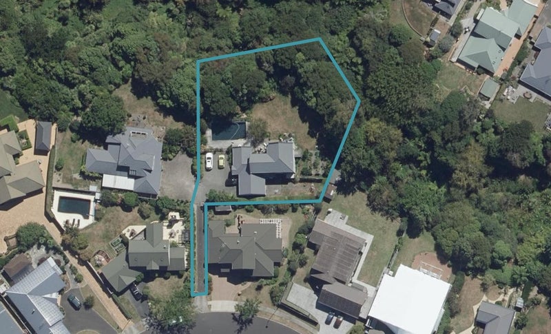 37 Montrose Crescent, Huntington, Hamilton - Carousel 1