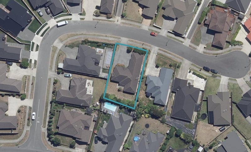 8 Santiago Place, Flagstaff, Hamilton - Carousel 1