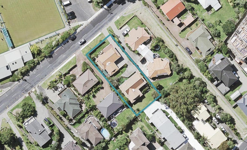 1/12 Ramsgate Terrace, Mairangi Bay, Auckland - Carousel 1