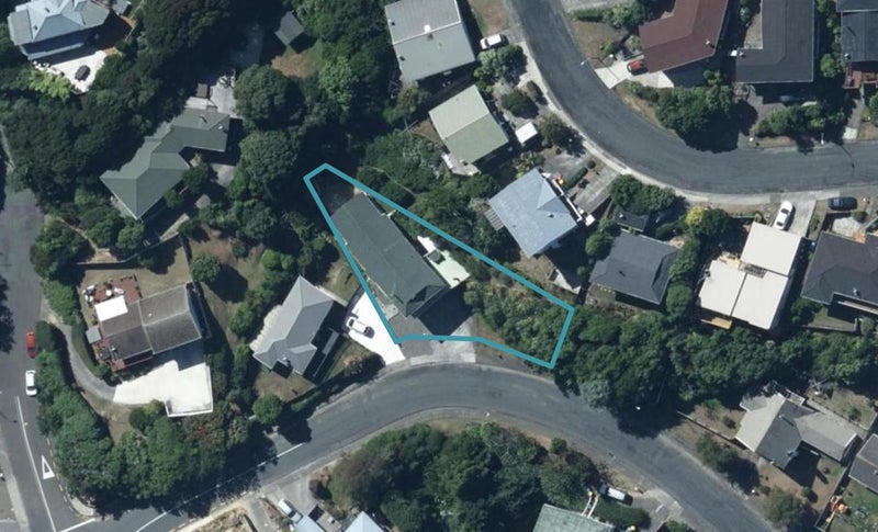5 Penryn Drive, Camborne, Porirua - Carousel 1