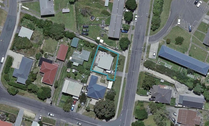 27A Tremewan Street, Tawa, Wellington - Carousel 1