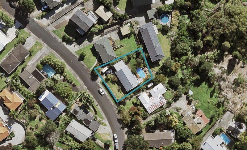 36 Deuxberry Avenue, Northcote, Auckland - Carousel 1