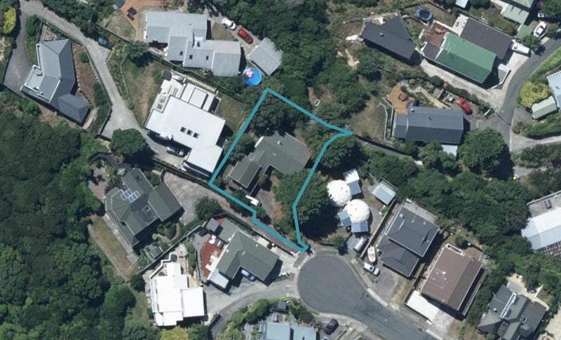 16 Tremaine Place, Camborne, Porirua - Carousel 1