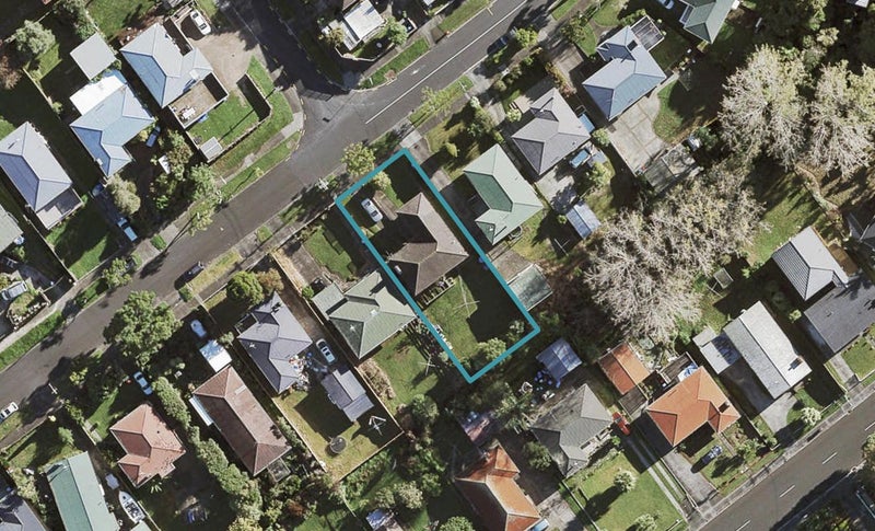 66 Rosamund Avenue, New Windsor, Auckland - Carousel 1