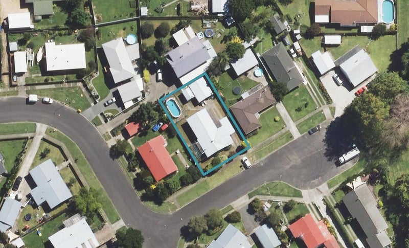 4 U'ren Place, Riverdale, Gisborne - Carousel 1
