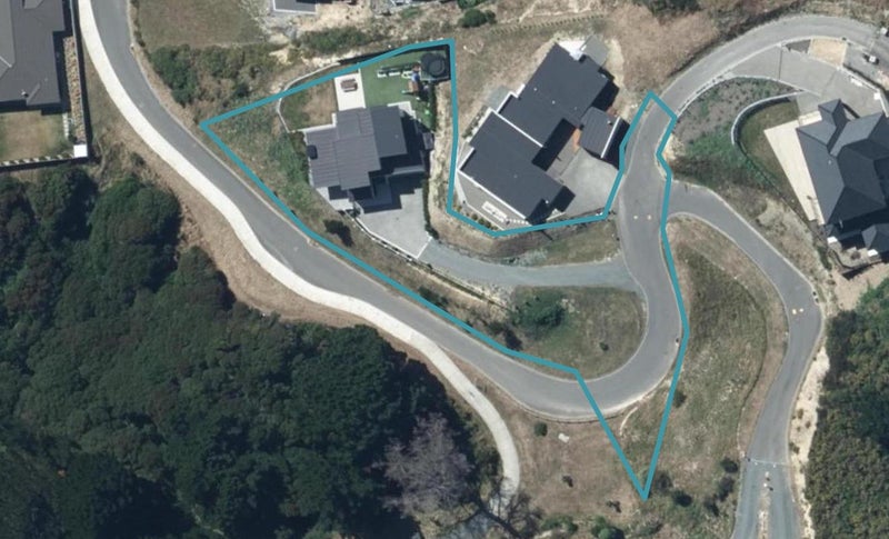 1 Eglinton Close, Aotea, Porirua - Carousel 1