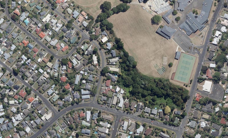 10 Helena Road, Hillcrest, Hamilton - Carousel 1