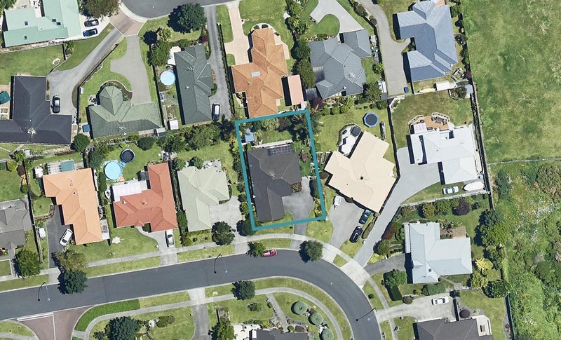 11 Amberley Crescent, Bethlehem, Tauranga - Carousel 1