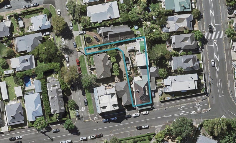 2/2 Calliope Road, Devonport, Auckland - Carousel 1