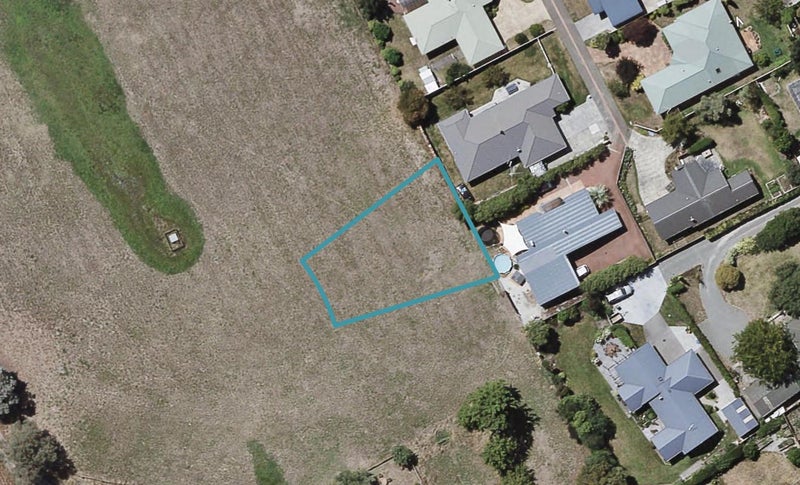 19 Selby Lane, HAVELOCK NORTH - Carousel 1