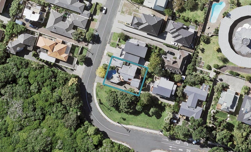 18 Sylvan Park Avenue, Milford, Auckland - Carousel 1