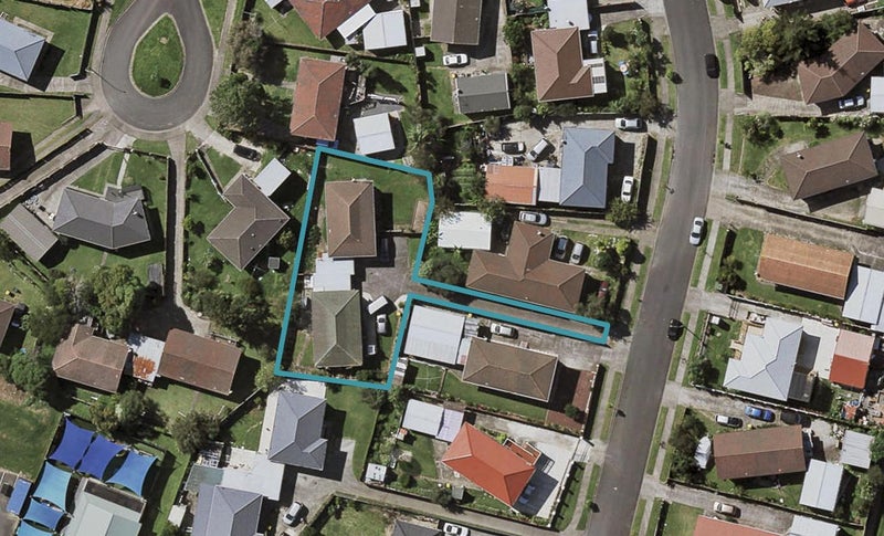 2/7 Vetori Place, Clover Park, Auckland - Carousel 1
