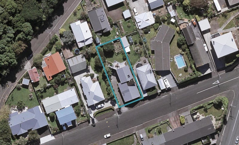 16 Barrett Street, Westown, New Plymouth - Carousel 1