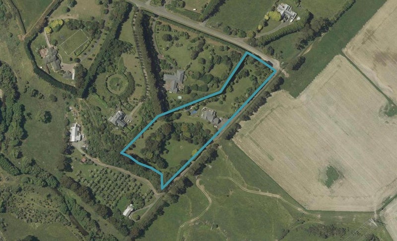 210 Valley Views, Fitzherbert, Palmerston North - Carousel 1