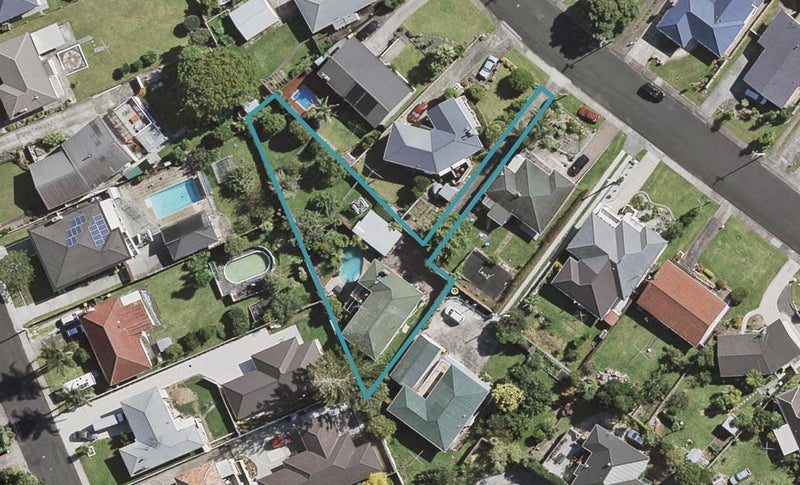 11 Lynmore Drive, Hillpark, Auckland - Carousel 1
