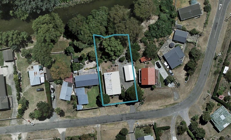 7 Gillies Crescent, Waimarama, Havelock North - Carousel 1