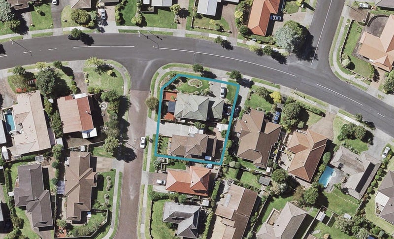 2/24 Orangewood Drive, Northpark, Auckland - Carousel 1