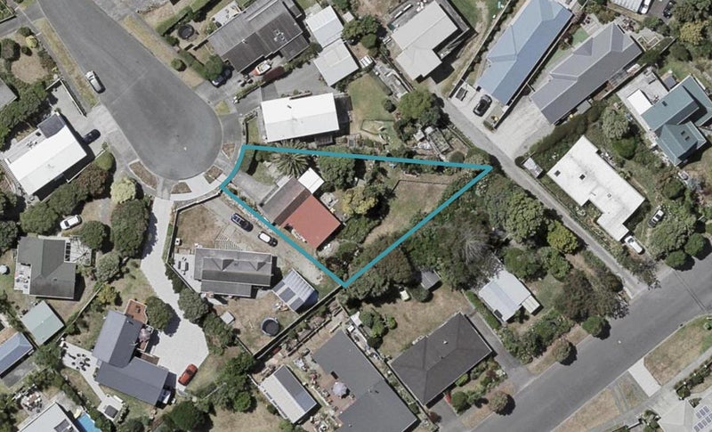 20 Oratia Street, Waikanae Beach, Waikanae - Carousel 1