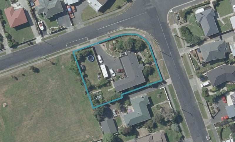8 Vulcan Road, Waldronville, Dunedin - Carousel 1