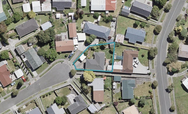 18 Fremont Grove, Totara Park, Upper Hutt - Carousel 1