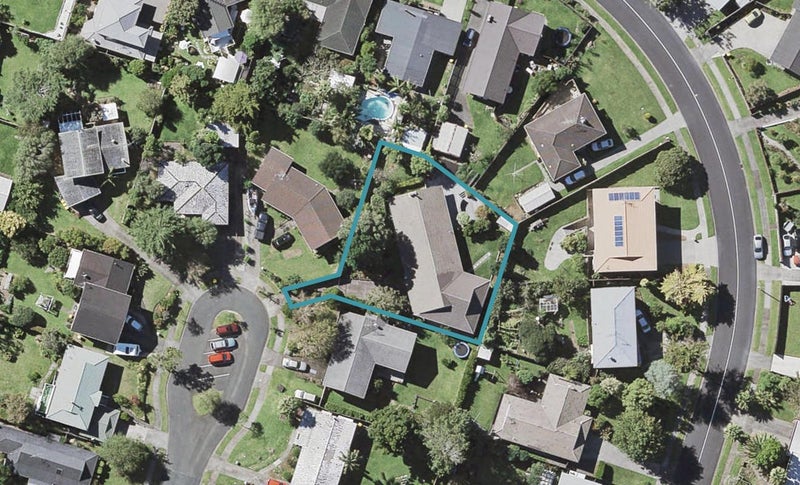 13 Baringa Place, Botany Downs, Auckland - Carousel 1
