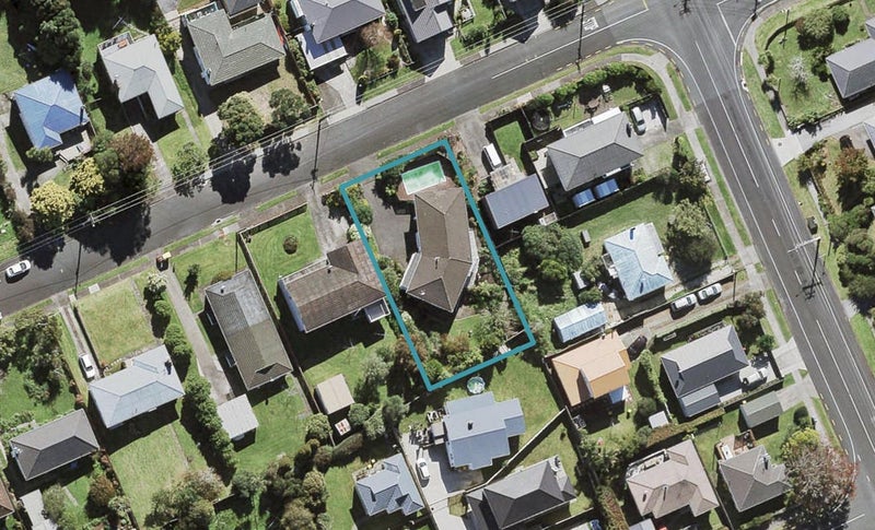 51 Sherwood Avenue, Te Atatu South, Auckland - Carousel 1