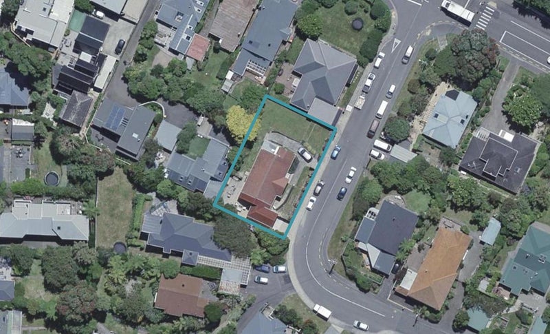 6 Lucknow Terrace, Khandallah, Wellington - Carousel 1