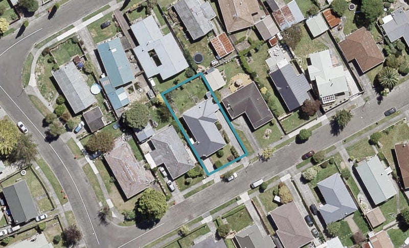 2/98 PASADENA CRES, Totara Park, Upper Hutt - Carousel 1
