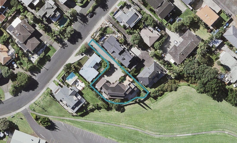 16 Commodore Parry Road, Castor Bay, Auckland - Carousel 1