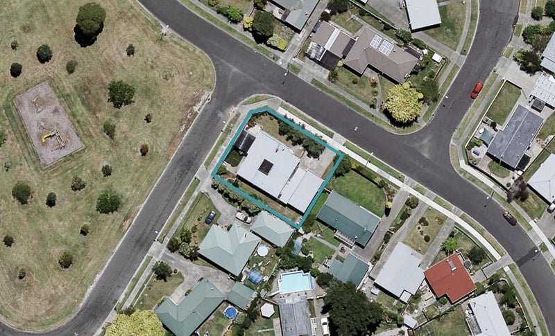 1 Lichfield Crescent, Tamatea, Napier - Carousel 1