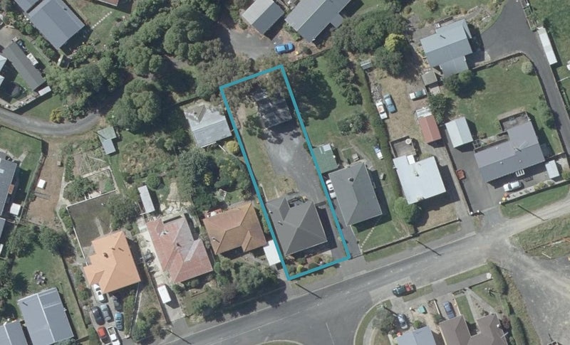 8 Brooklyn Street, Green Island, Dunedin - Carousel 1