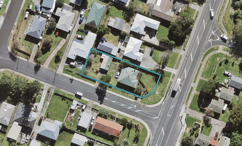 39 Mckenzie Road, Mangere Bridge, Auckland - Carousel 1