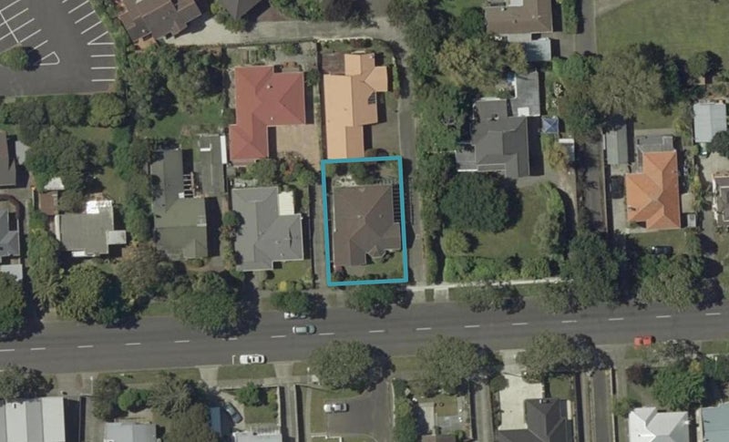 17 Pahiatua Street, Hokowhitu, Palmerston North - Carousel 1