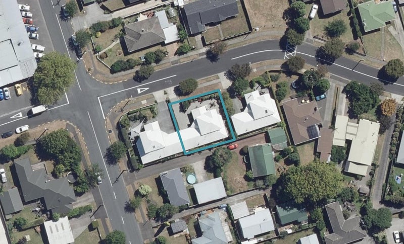 2B Laurence Street, Queenwood, Hamilton - Carousel 1