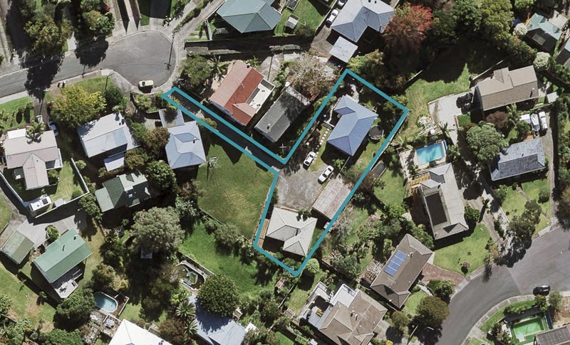 11 McIlroy Avenue, Hillsborough, Auckland - Carousel 1