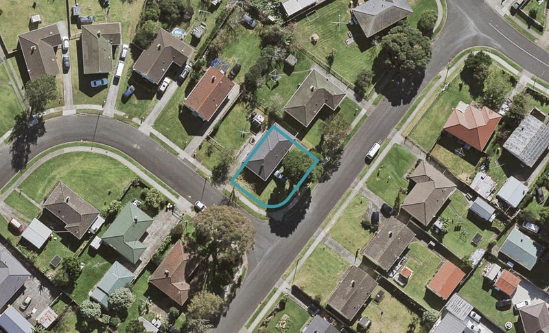 82 Mayflower Close, Māngere East, Auckland - Carousel 1