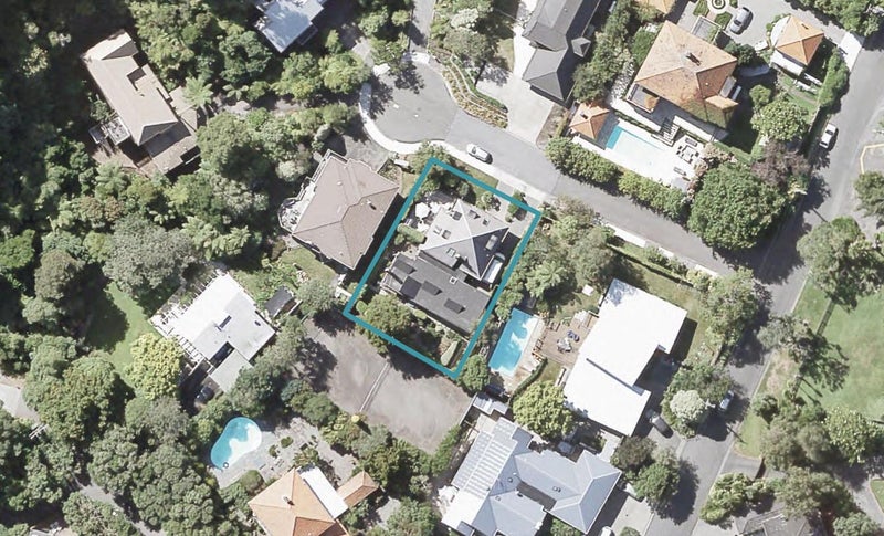 2/1 Lady Bell Grove, Lowry Bay, Lower Hutt - Carousel 1