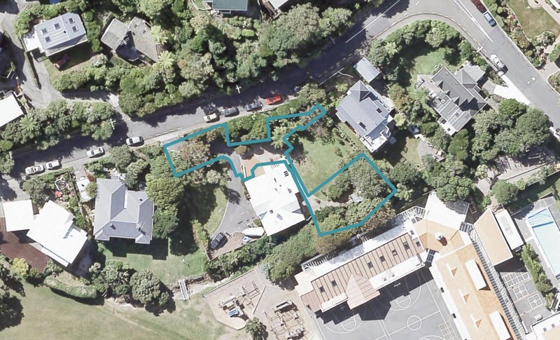 8D Ferry Road, Days Bay, Lower Hutt - Carousel 1