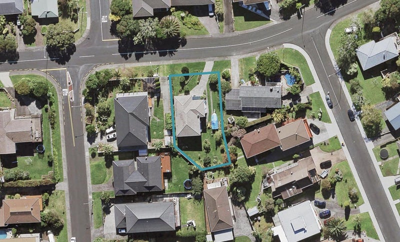 13 Felgrove Street, Glendene, Auckland - Carousel 1