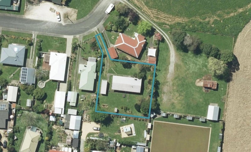 10 Lake Crescent, Takaka - Carousel 1